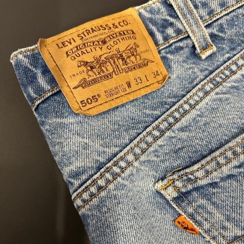 Hur sitter Levis 505 modellen?